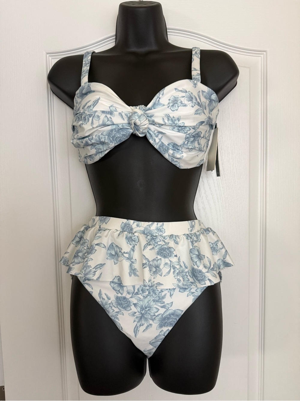 New Loverly Grey x Hermoza Women's Blue Floral Ruffled Bikini Top(8) & Bottom(6)
